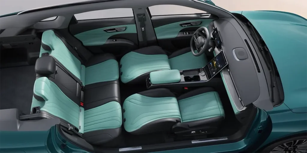 Tampilan Ruang Interior Fleksibel, baris kedua terlipat rata untuk kargo di Interior Chery Lepas L8