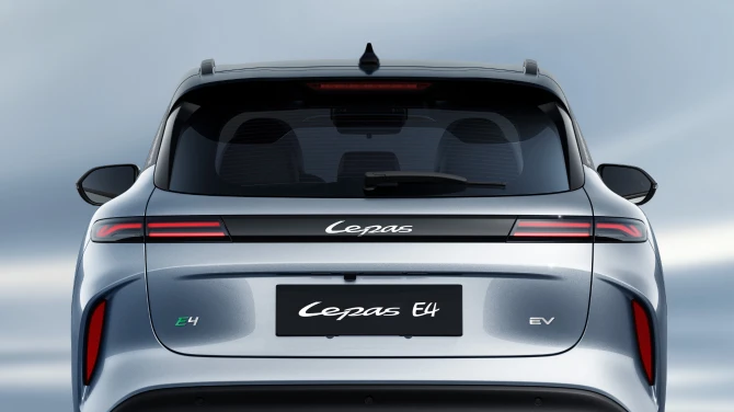 Chery Lepas E4 - Lampu Belakang Full-Width dengan Segmen Independen